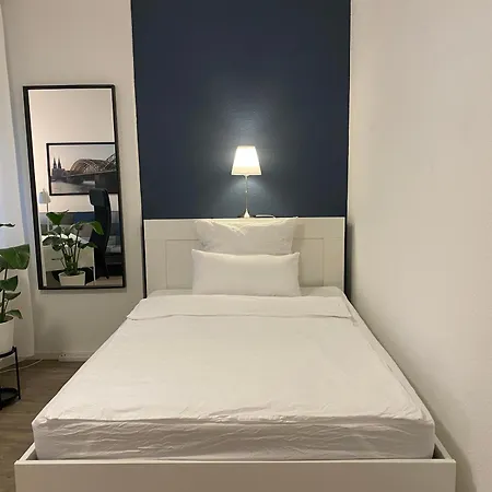 Shared In Former Hotel, Near Train Station, Fully Equipped Kitchen With Washer-dryer Homestay Huerth