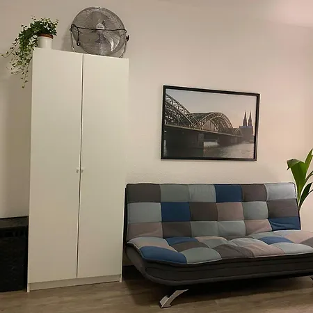 Shared In Former Hotel, Near Train Station, Fully Equipped Kitchen With Washer-dryer Huerth