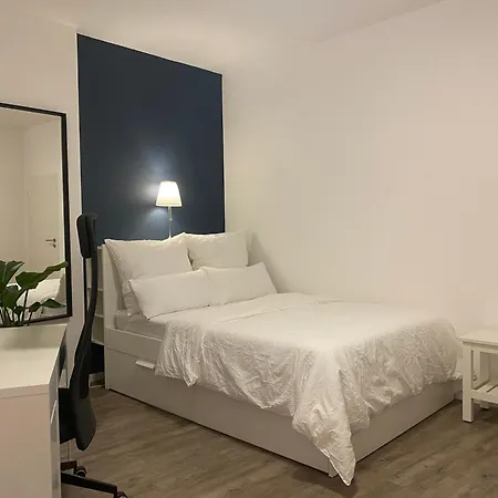 Homestay Shared In Former Hotel, Near Train Station, Fully Equipped Kitchen With Washer-dryer *